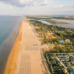 Enjoy The Comfort Near The Beach-beahost 比比翁